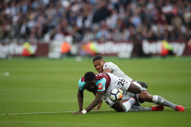 維持低調努 維持低調努